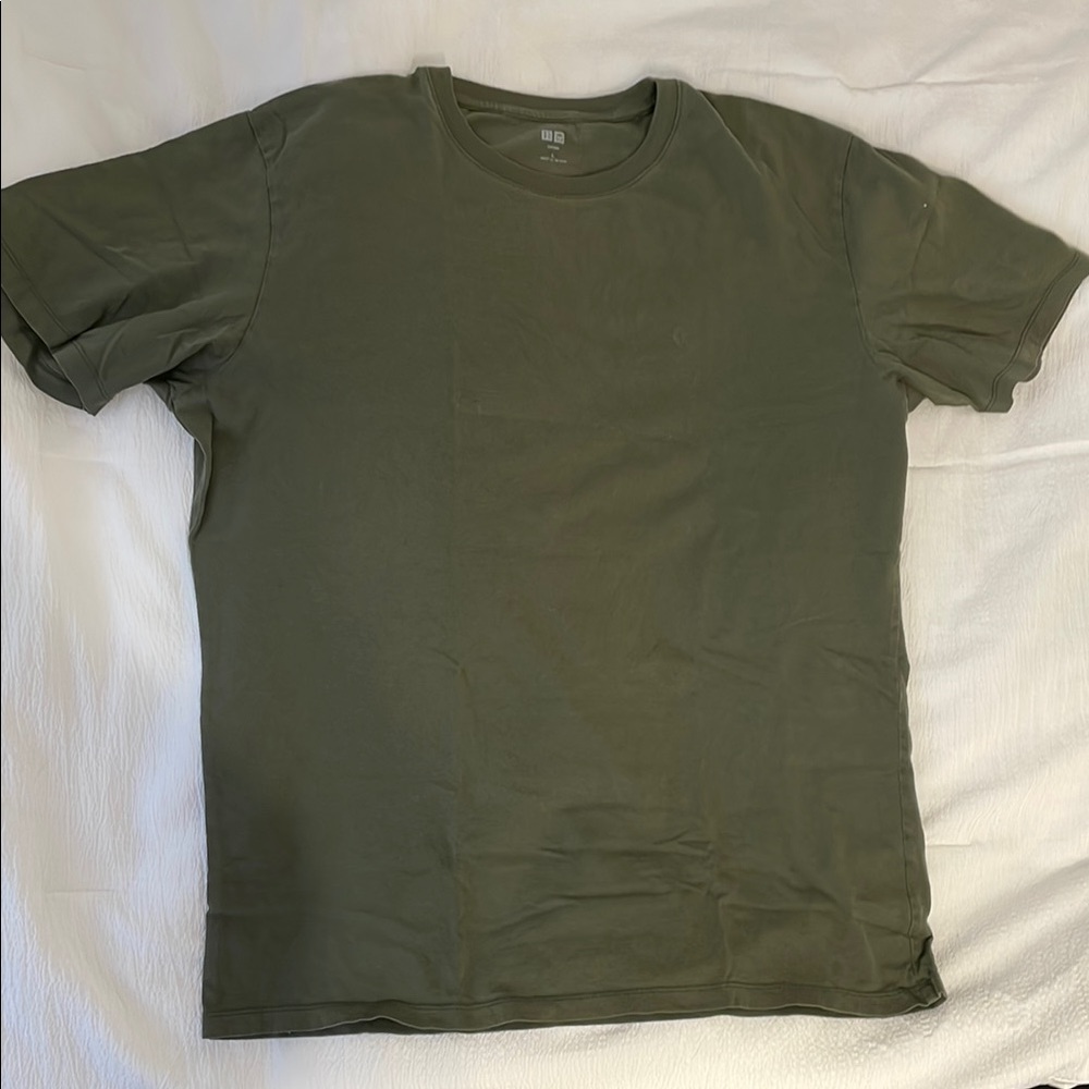 Men's Olive Green Uniqlo T-Shirt